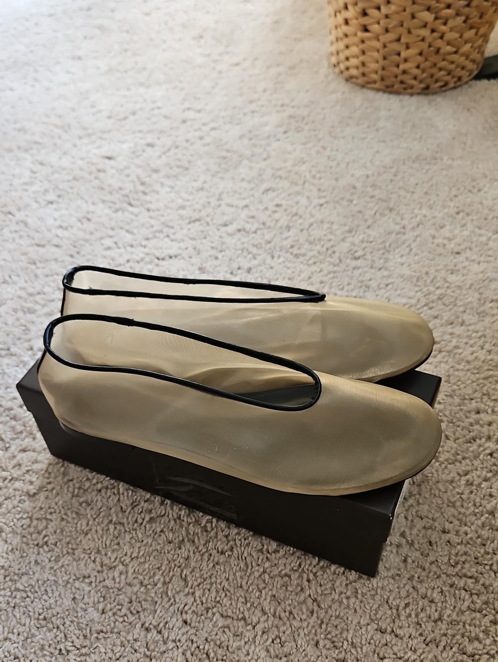 Molozoey Size 8.5 Flats Mesh Ballet Nude Casual Slip-On Comfortable Dress Shoes